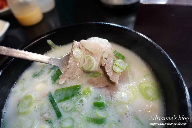 【首爾美食推薦】(239)弘大美食－豚壽百돈수백 豬肉湯飯→ 弘大停車場街逛逛