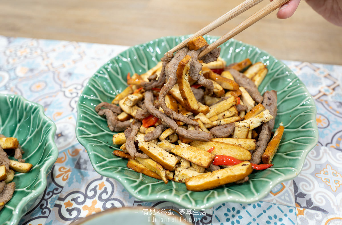 【食譜】越吃越涮嘴的豆乾炒牛肉絲，白飯可以再來好幾碗！